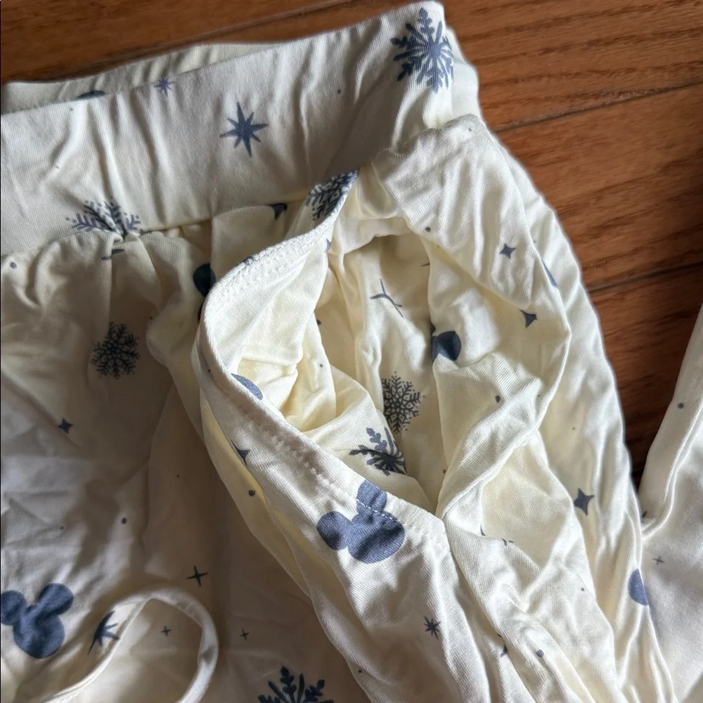 Snowflake Mickey Blue and Cream Pajama Set - Picture 4 of 6